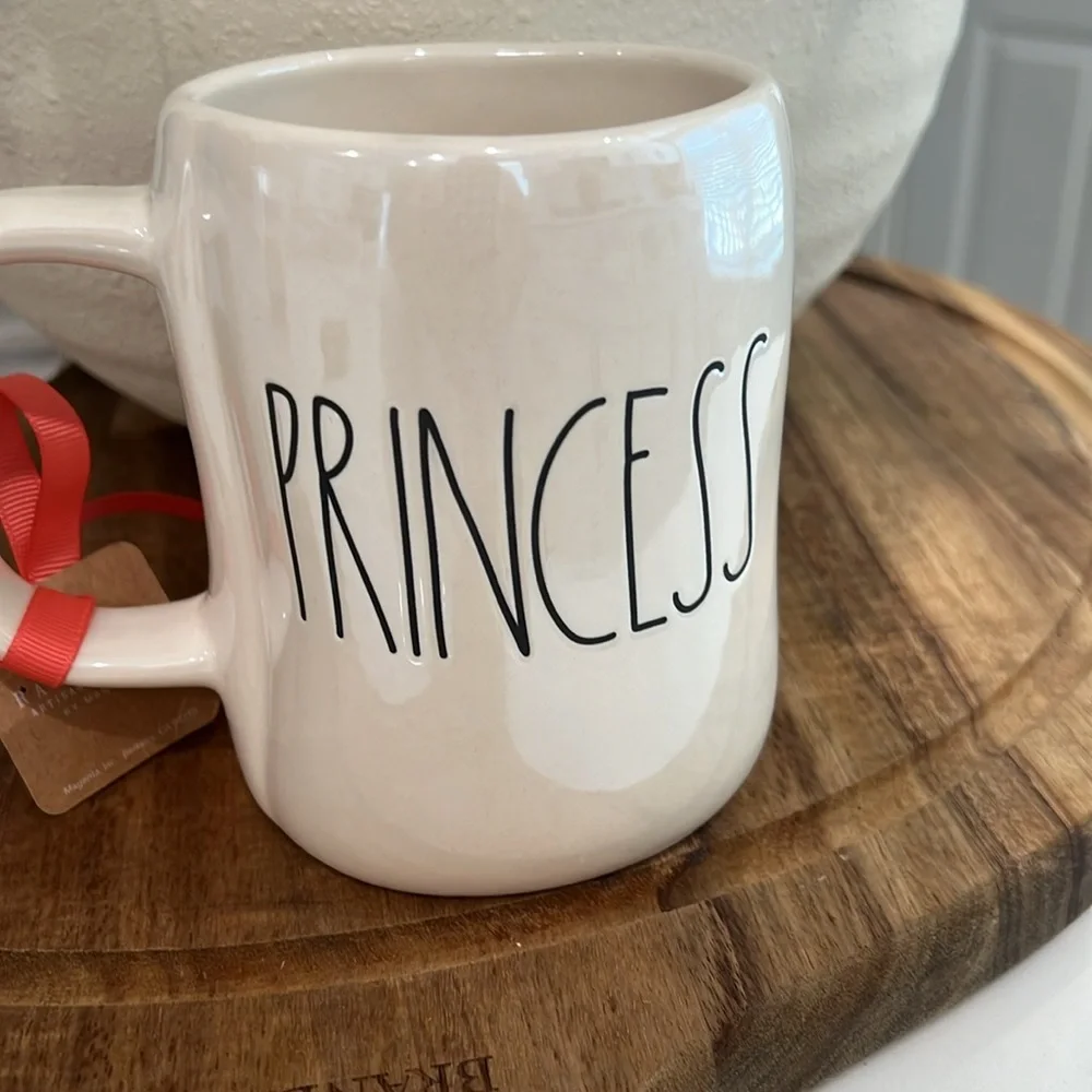 👑Cute. Rae Dunn PRINCESS MUG.
